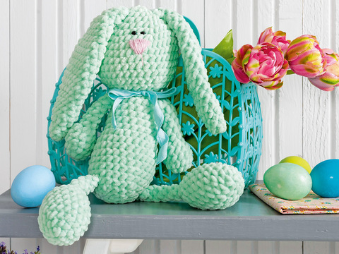 Mintgrüner gehäkelter Schlenker-Kuschelhase
