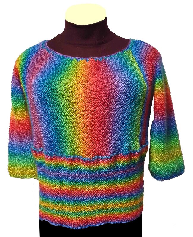 Damenpullover mit Regenbogenstreifen und Rundhals, 3/4-Ärmel, kraus-rechts gestrickt