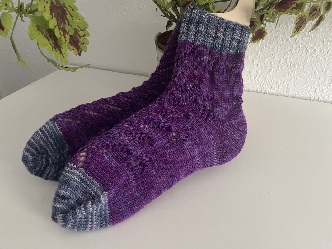 Strickanleitung "Frühlingserwachen" für Socken in Größe 36-43 - Bild 5