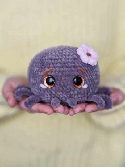 Crochet no sew plush spider amigurumi pattern