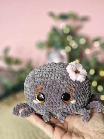 Crochet no sew plush spider amigurumi pattern