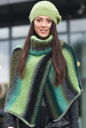 Poncho in grünem Farbverlauf und passende Mütze