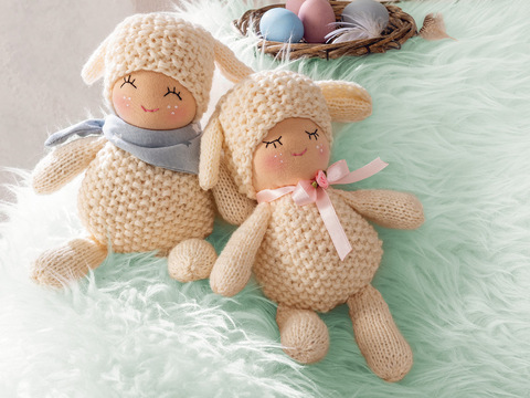 Gestrickte Kuschelschäfchen