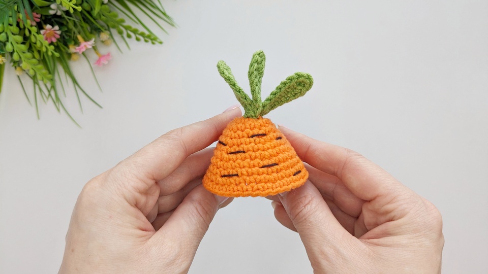 Crochet Carrot Easter Egg Cozy, egg cover crochet pattern