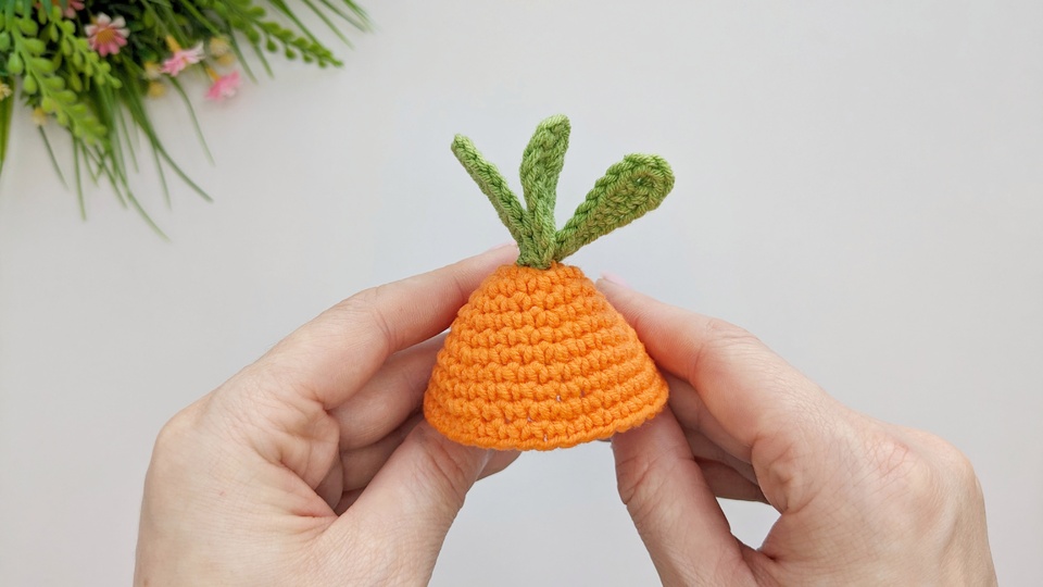 Crochet Carrot Easter Egg Cozy, egg cover crochet pattern