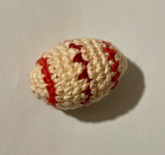 Süßes Osterhäschen mit Ei