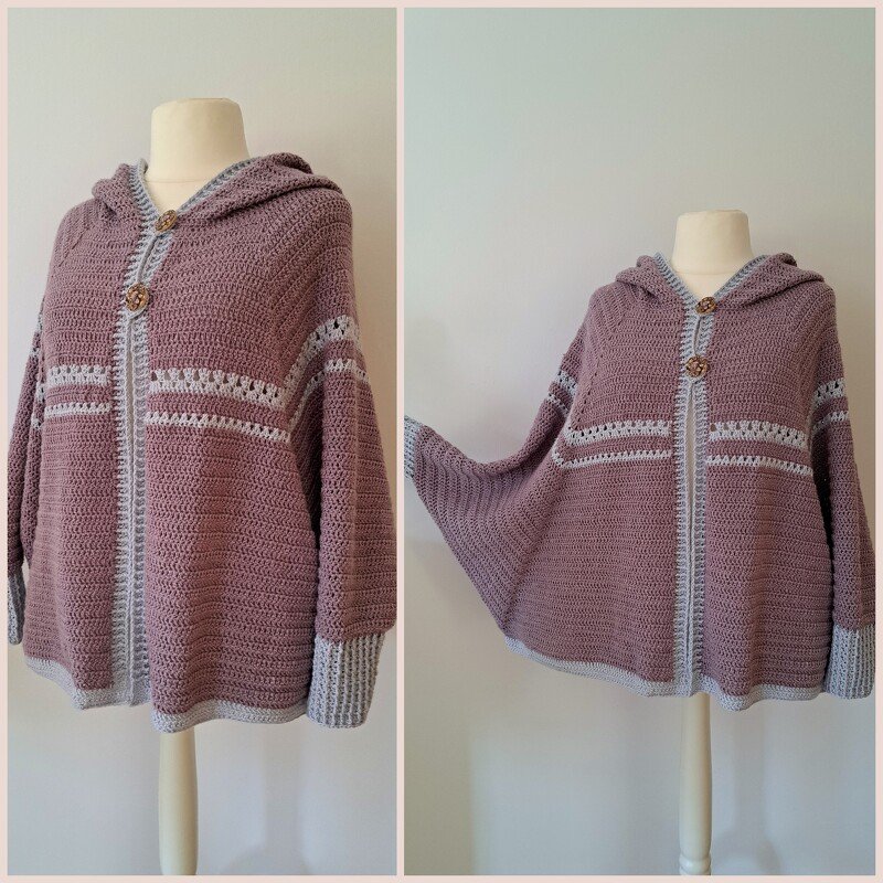 Gehäkelte Damen-Kapuzenjacke in Mauve und Grau mit Holzknöpfen auf einer Schneiderpuppe