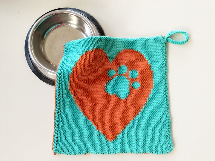 Double knitting pattern dishcloth "Paw Love"