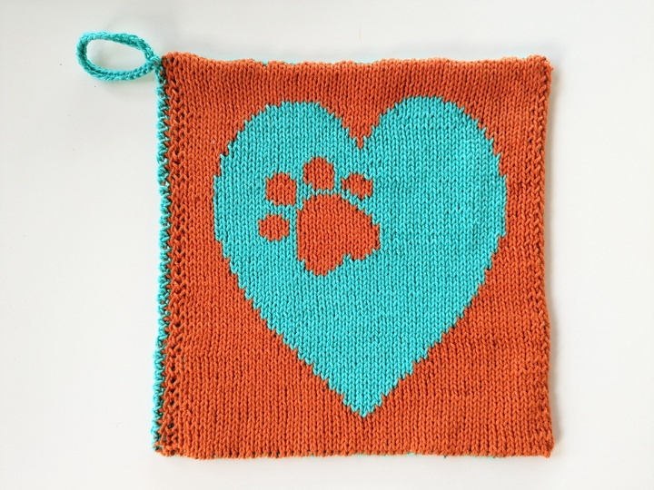 Double knitting pattern dishcloth "Paw Love"