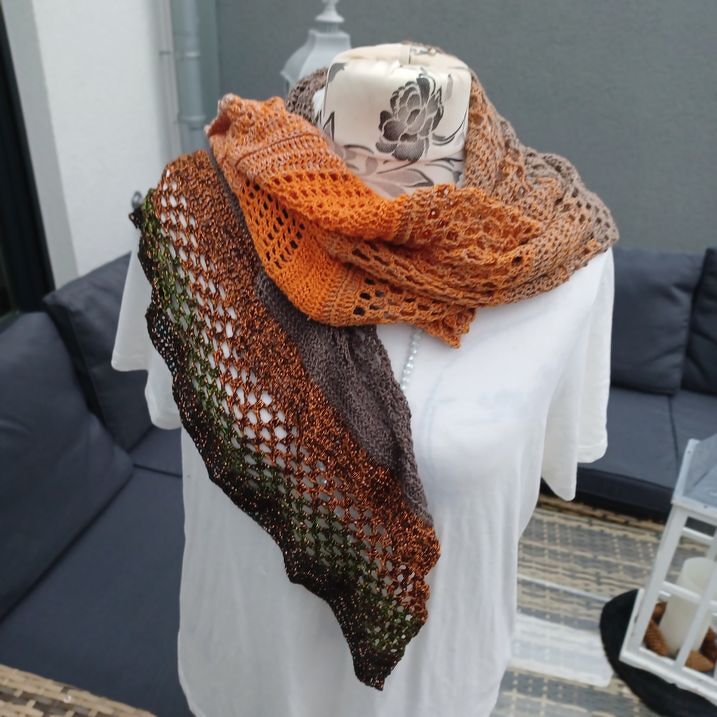 Asymetrisches Tuch mit Farbverlaufsgarn häkeln , kostenlos