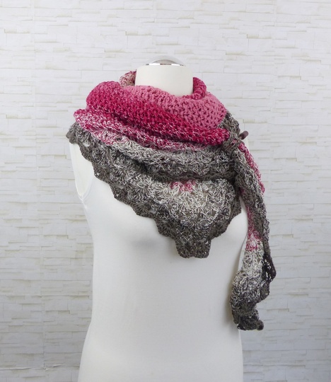 Crochet pattern DragonTreedy - a dragon tail as a triangular scarf