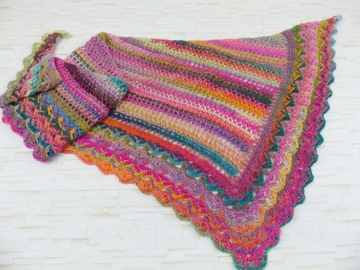 Crochet pattern DragonTreedy - a dragon tail as a triangular scarf