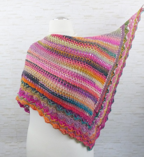 Crochet pattern DragonTreedy - a dragon tail as a triangular scarf