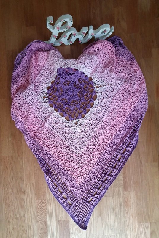 "Herzdame" - Häkelanleitung für eine romantische Tischdecke - Bild 4