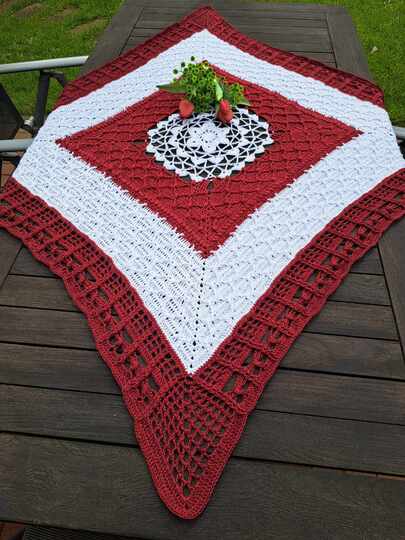 "Herzdame" - Häkelanleitung für eine romantische Tischdecke