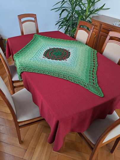 "Herzdame" - Häkelanleitung für eine romantische Tischdecke