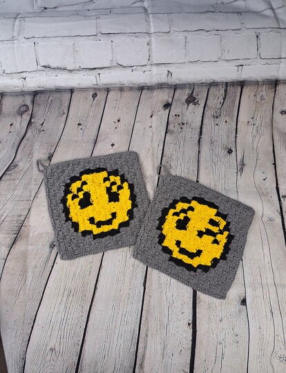 Smiley Face C2C Potholder in two designs