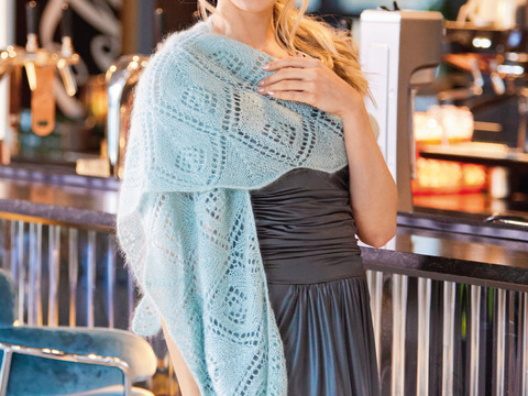 Stola mit Ajourmuster in Pastellgrün