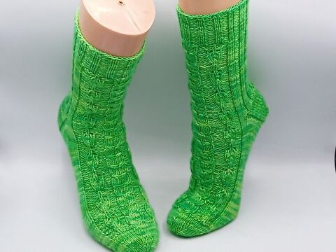 Sockenanleitung "Frühlingsspitzen" geeignet für Maschenzahl von 40 bis 72