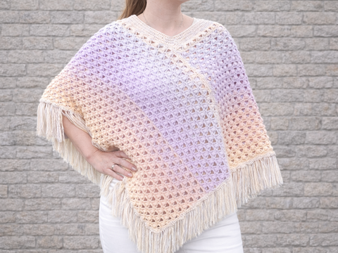 Crochet pattern for an airy summer poncho with fringes (size XS-XXL)