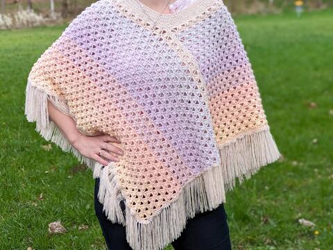 Häkelanleitung für einen luftigen Sommer-Poncho mit Fransen (Gr. XS - XXL)