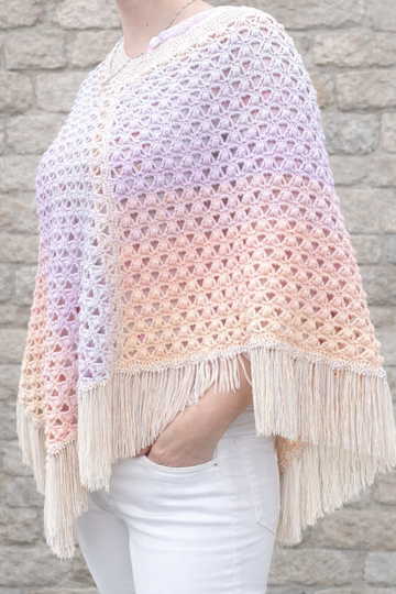 Crochet pattern for an airy summer poncho with fringes (size XS-XXL)
