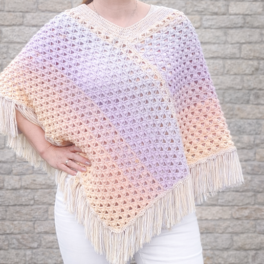 Häkelanleitung für einen luftigen Sommer-Poncho mit Fransen (Gr. XS - XXL)