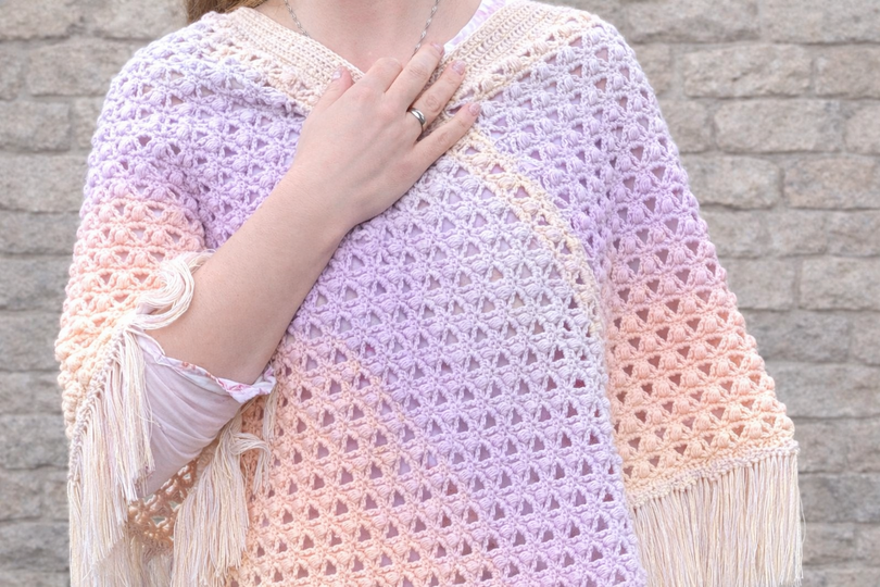 Häkelanleitung für einen luftigen Sommer-Poncho mit Fransen (Gr. XS - XXL)