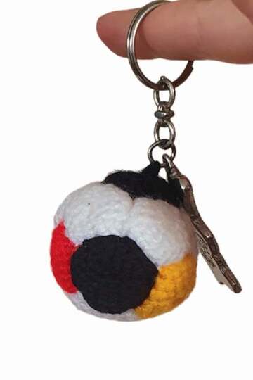 Crochet pattern football bears Bärly and Bella