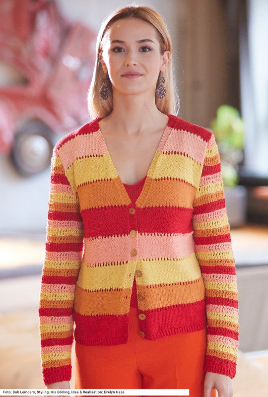 Gestreifte Jacke in Rot, Orange, Lachs und Gelb mit rotem Top - Bild 8