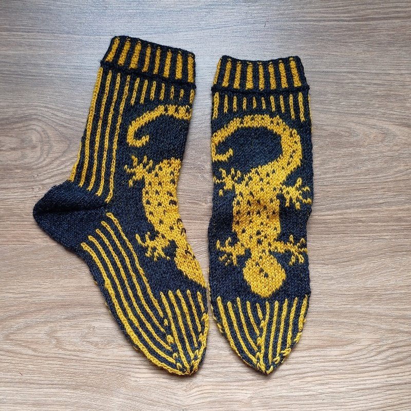 Anleitung Sockenmuster Geckomania, mit mehreren Fäden