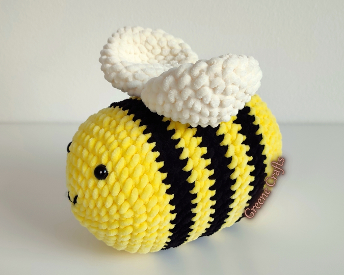 Bee Plush Toy (2 Sizes) - Crochet Pattern for Beginners