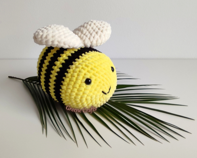 Bee Plush Toy (2 Sizes) - Crochet Pattern for Beginners