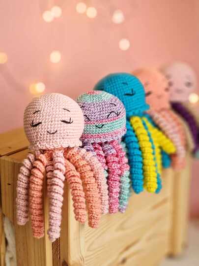 No sew crochet jellyfish amigurumi pattern for premature babies