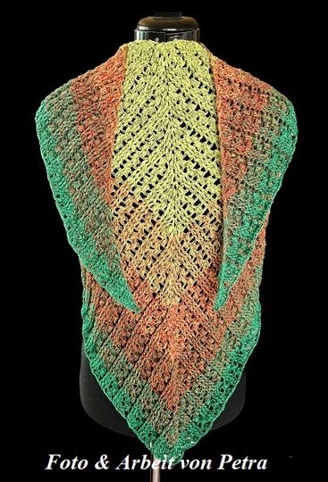 Flaches / asymmetrisches Tuch  „Grape tendril“