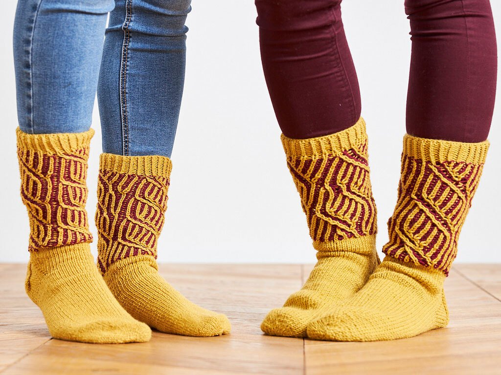 SOCKEN & SOFASOCKEN IN CURRY/BORDEAUX