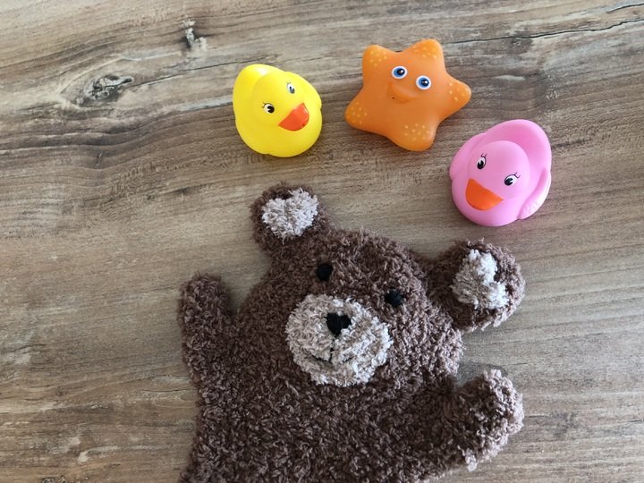 Teddywaschlappen für kleine Hände – Häkelanleitung mit ganz viel Herz