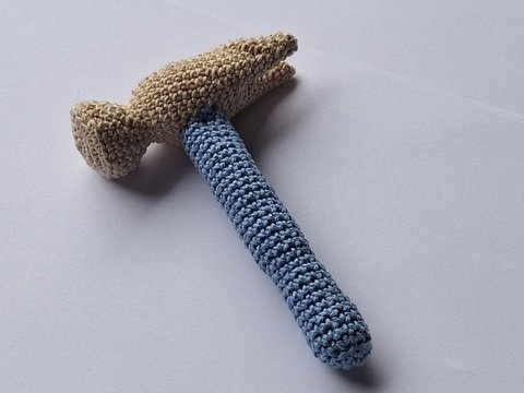 Babyspielzeug Hammer - Häkelanleitung