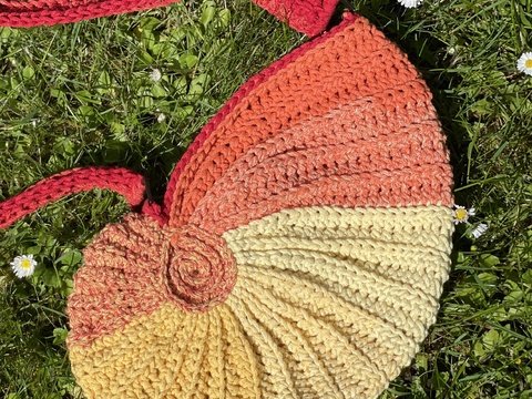 Tasche im Muschel-Look