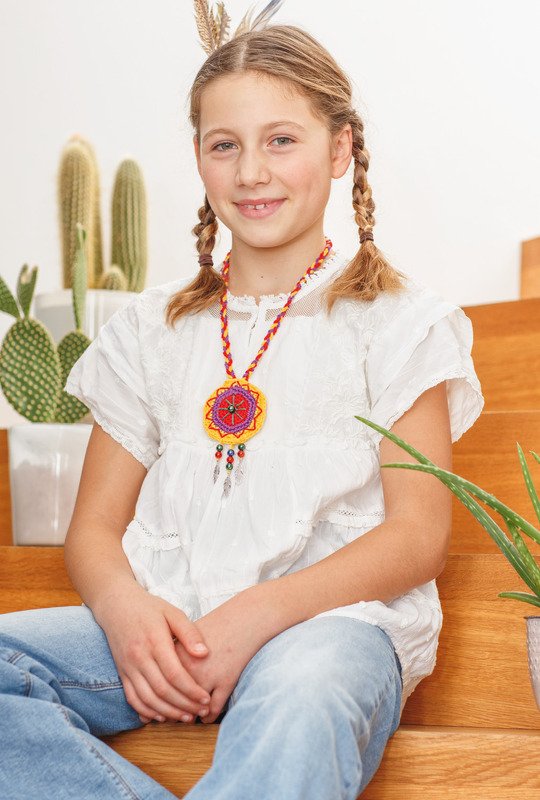 Gehäkelter Kettenanhänger mit Amulett - Bild 2