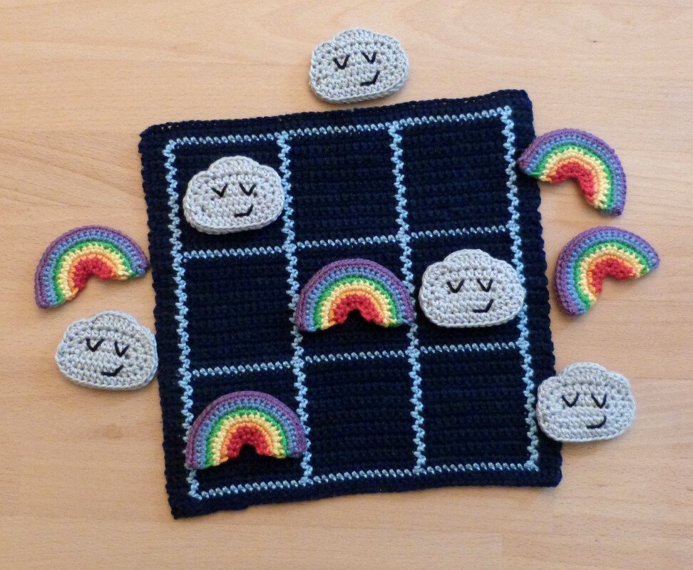 Häkelanleitung für ein klassisches Familienspiel Tic Tac Toe "Regen"