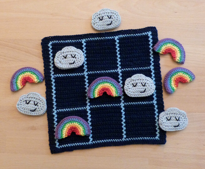 Häkelanleitung für ein klassisches Familienspiel Tic Tac Toe "Regen"