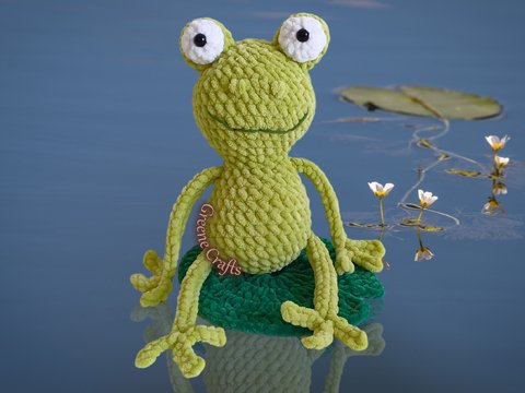 Frog Plush Toy - Low Sew Crochet Pattern