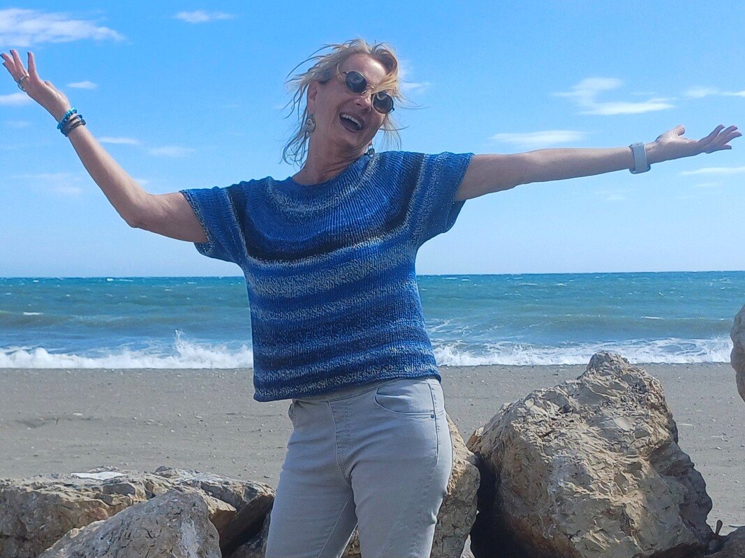 Einfaches Shirt mit Rundpasse von oben "Galuna" - alle Größen + Längen - Bild 3