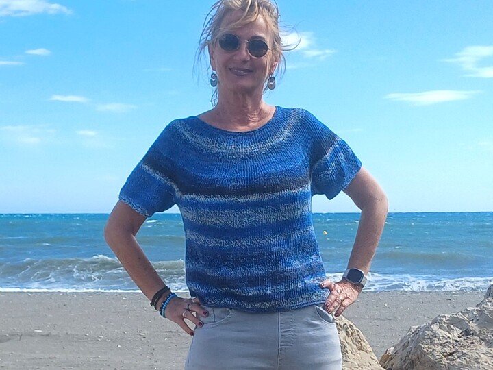 Einfaches Shirt mit Rundpasse von oben "Galuna" - alle Größen + Längen