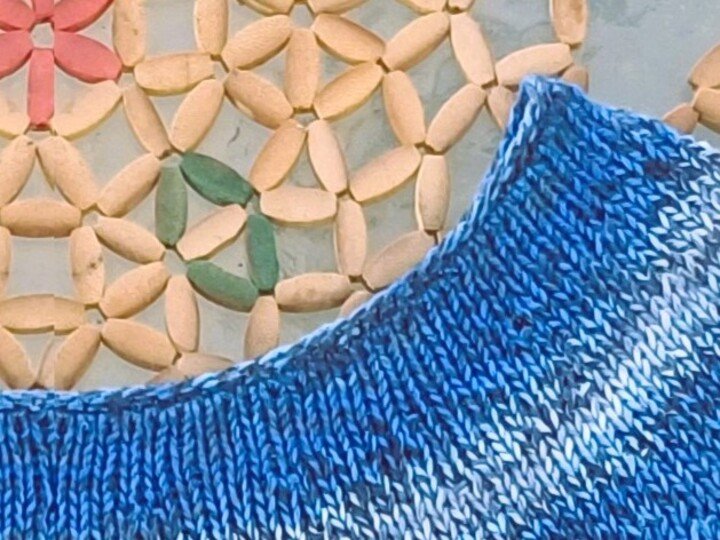 Einfaches Shirt mit Rundpasse von oben "Galuna" - alle Größen + Längen