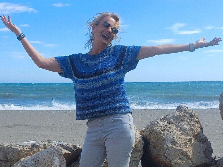 Einfaches Shirt mit Rundpasse von oben "Galuna" - alle Größen + Längen