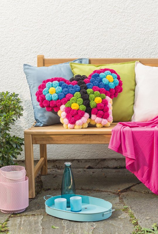 Schmetterlingskissen aus kunterbunten Pompons - Bild 4