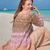 Dreifarbige Strickjacke im Fallmaschenmuster
