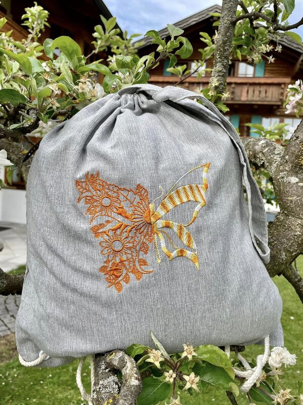 Stickdatei - Schmetterling mit Blumen - Blumenschmetterling - 3 Größen